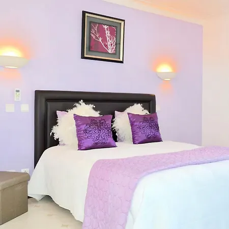 Vakantiehuis Beautifully Decorated House In *