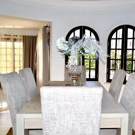 Beautifully Decorated House In Vakantiehuis