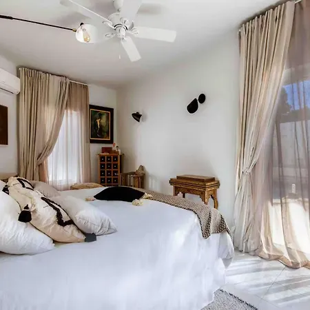 Beautifully Decorated House In Vakantiehuis Lagos